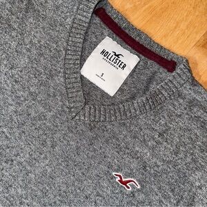 Women’s Vintage Y2K Hollister Sweater Knit Size S V neck Soft Slim Fit Red Bird